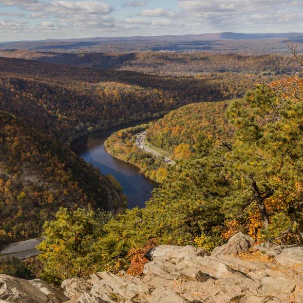 Photo by Veronika Bykovich: https://www.pexels.com/photo/delaware-water-gap-at-mount-tammany-in-fall-17810032/