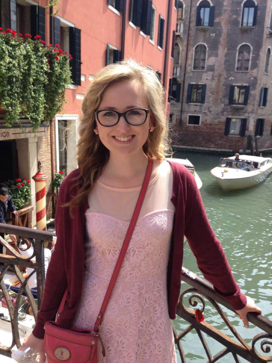 KRISTEN DRAEGER HEADSHOT