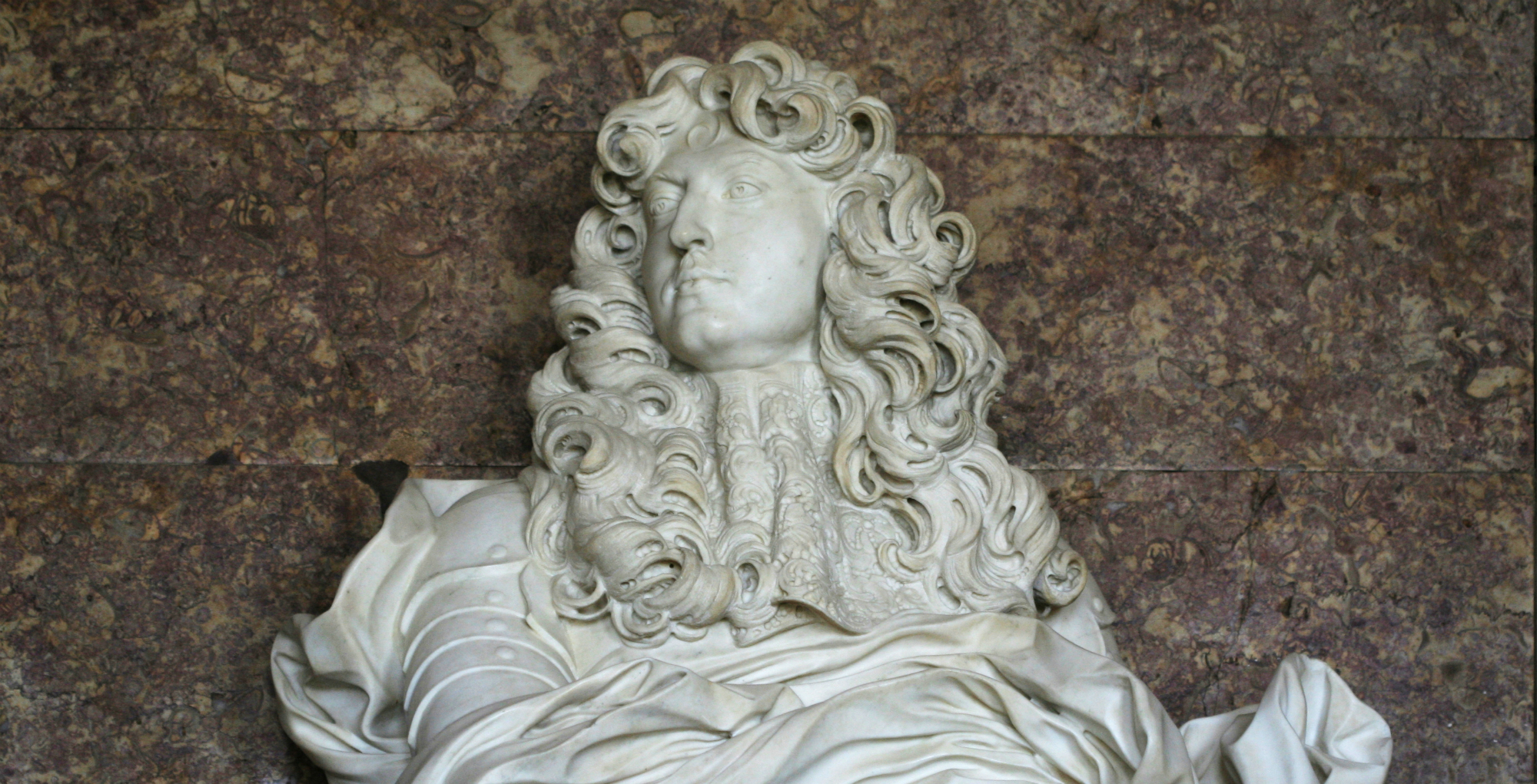 Sculpture of King Louis XVI