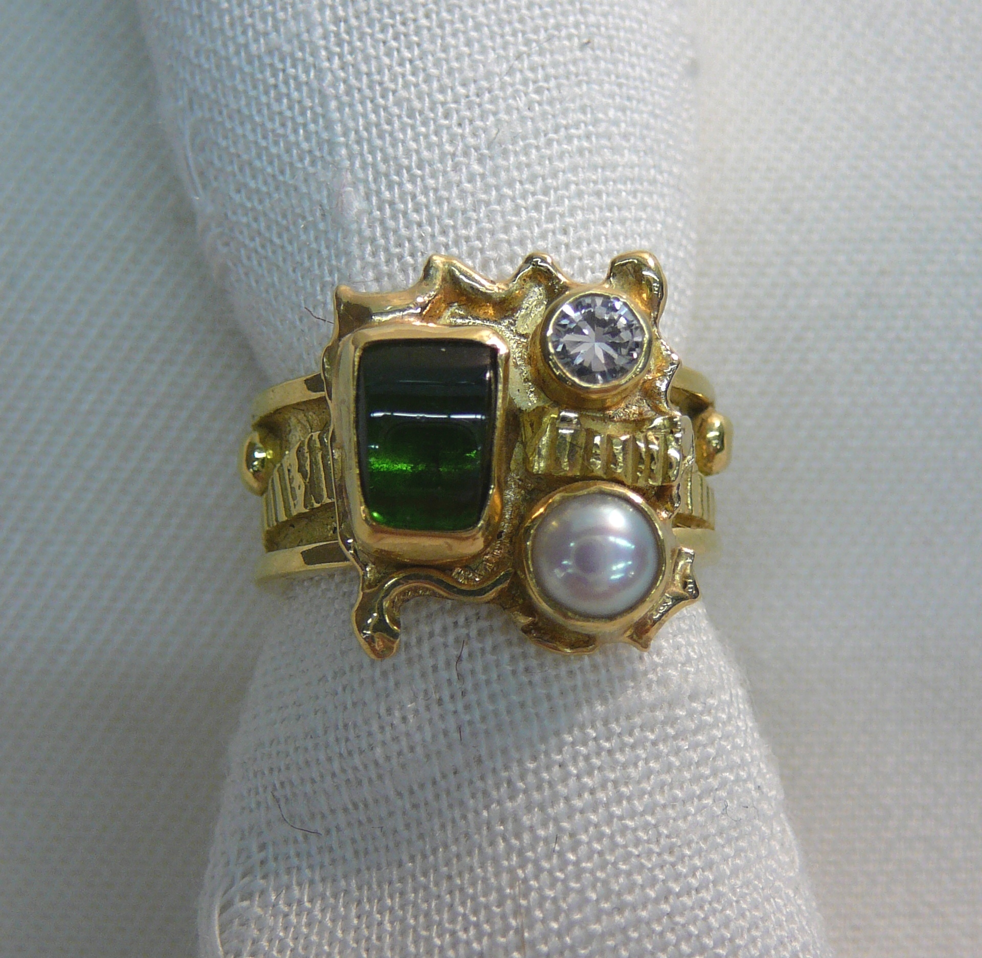 18kg Tourmeline, Pearl, sapphire (2)