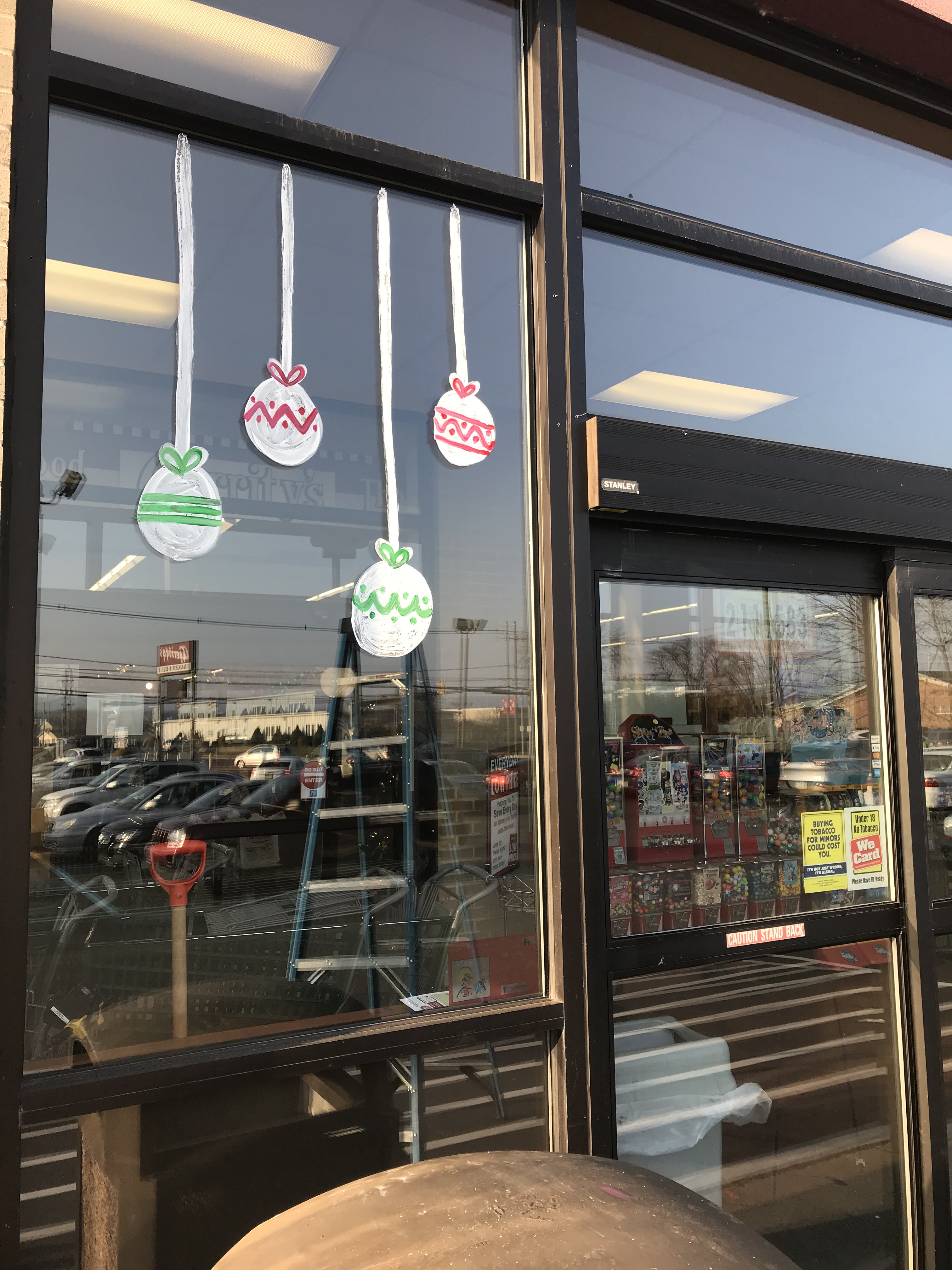 green and red ornamnent design