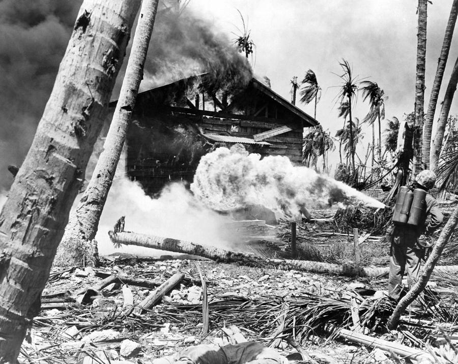 wwii-marine-flamethrower-underwood-archives